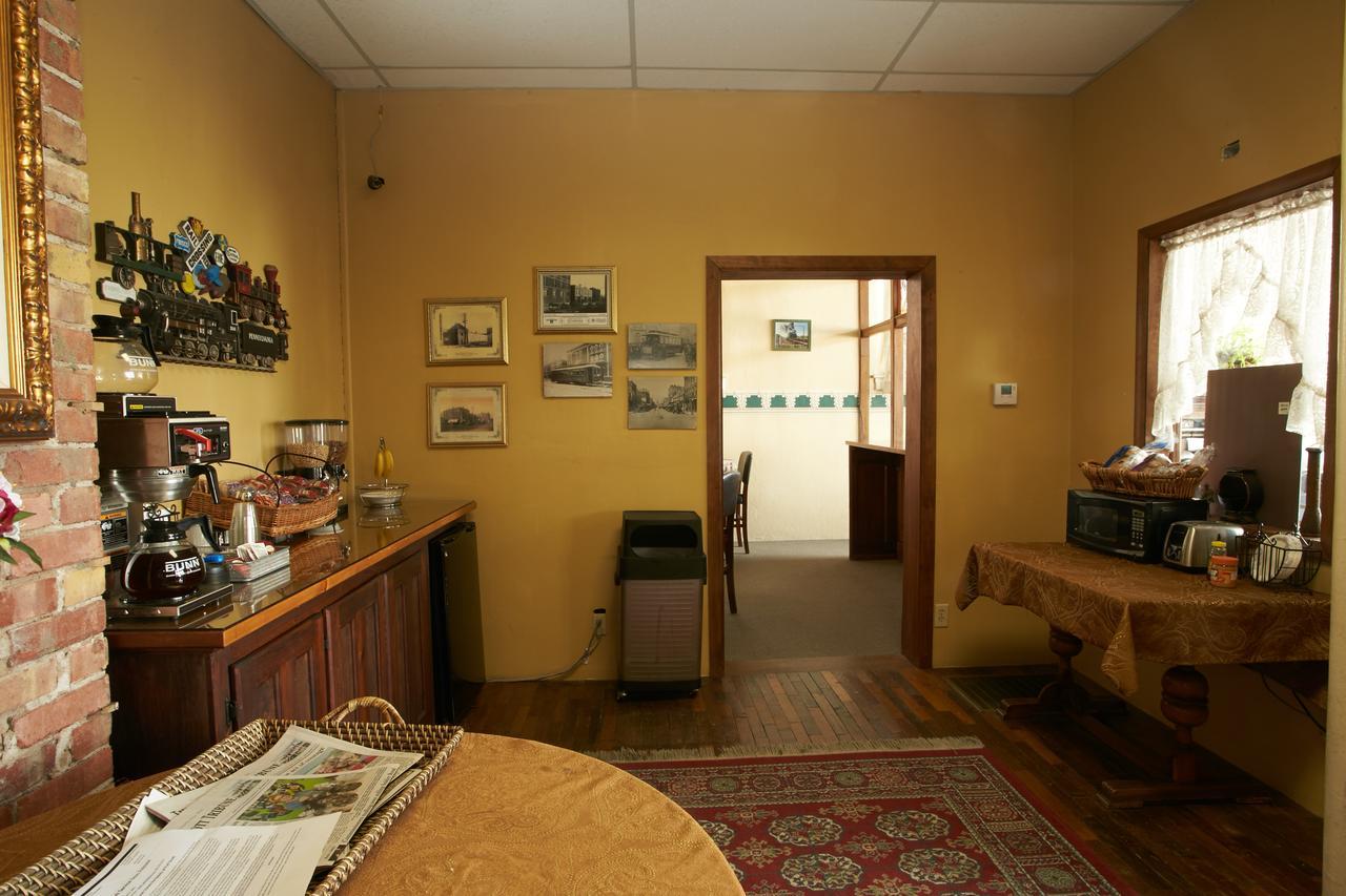 The Courtland Hotel & Spa Fort Scott Exterior photo